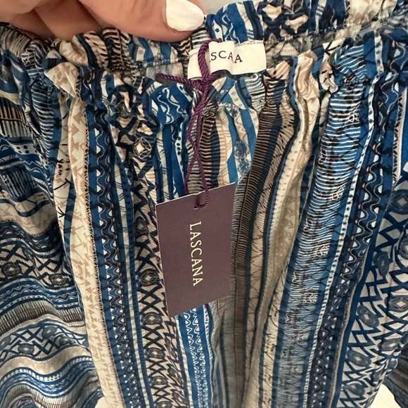 Printed off the shoulder top - Picture 4 of 7